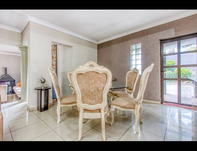 5 BEDROOM FREESTANDING FOR SALE IN MEREDALE